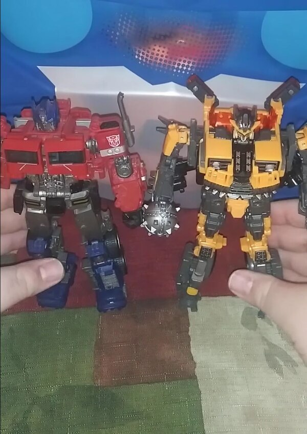 In Hand Image Of Rise Of The Beasts Studio Series Battletrap  (5 of 12)